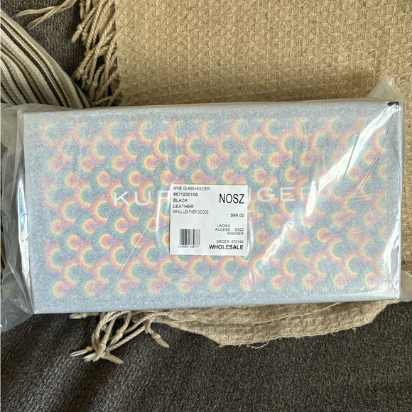 Authentic KURT GEIGER LONDON Leather wine sleeve crossbody w portable - Picture 11 of 15